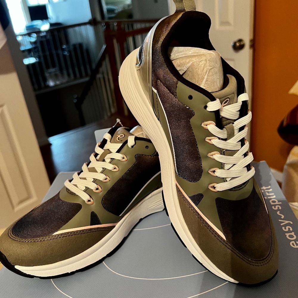 Ladies sneakers